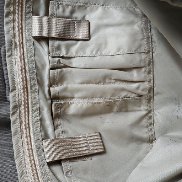 Nike 90s cordura messenger bag tan/cream/black colourway - Picture 10 of 17